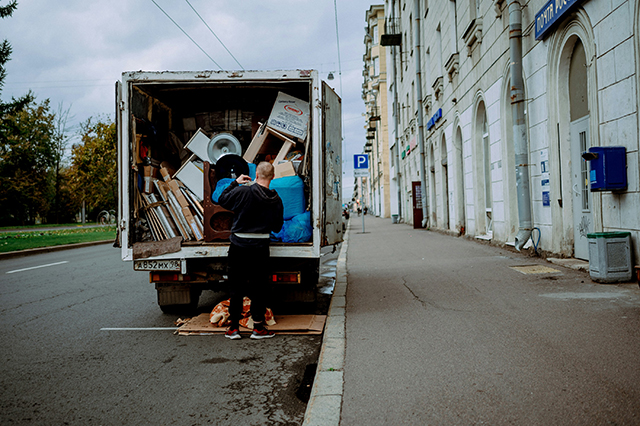 Wheels of Change: The Best Cars and Trucks for a Smooth House Move